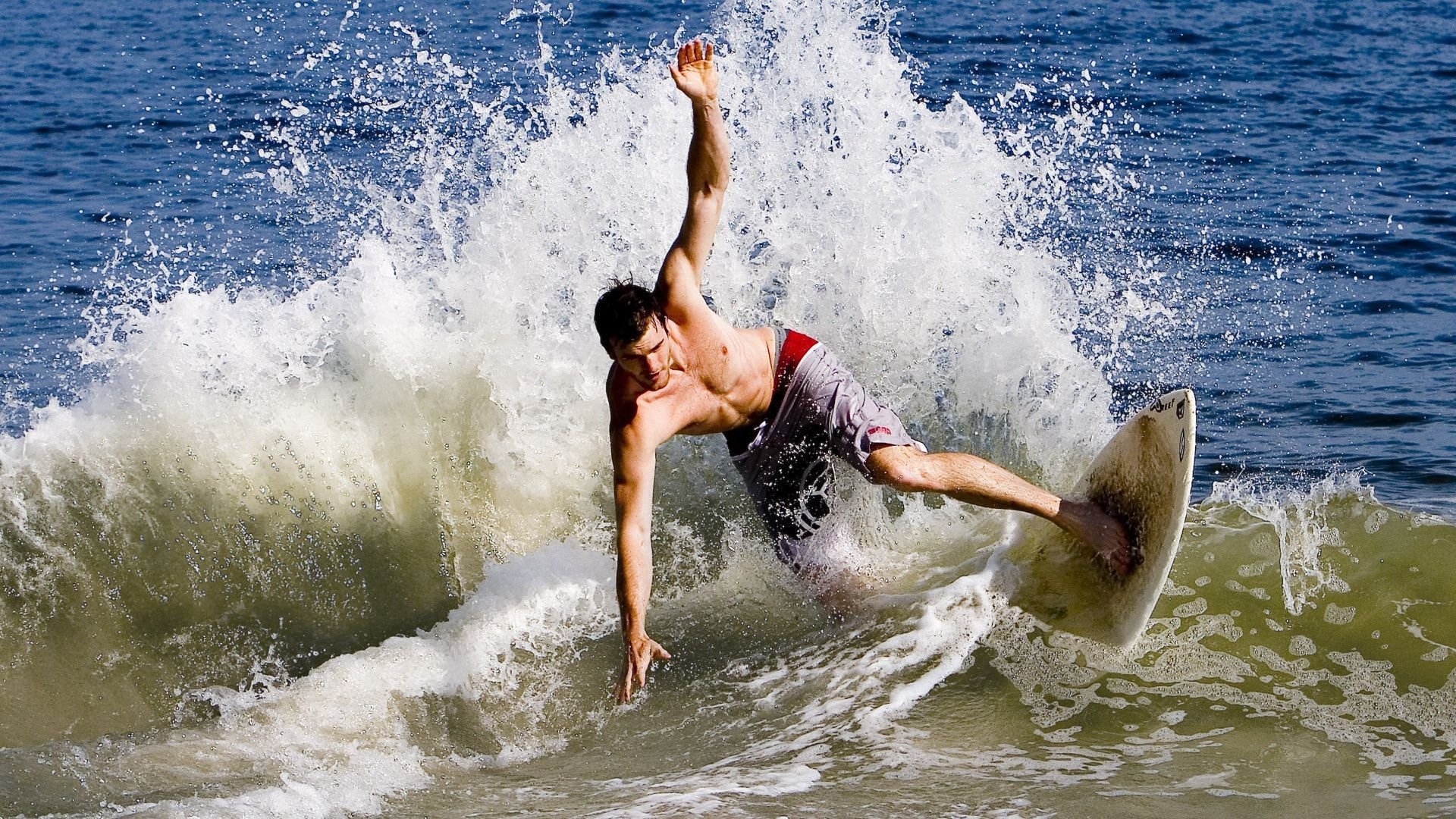 钻石联赛总决赛 男子标枪世界纪录被刷新